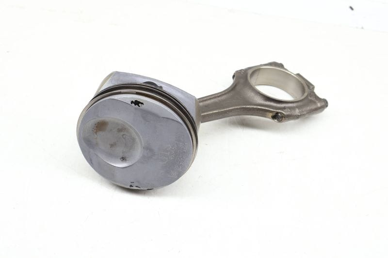 Piston / Connecting Rod 94810305722 — Used (SKU 651463)