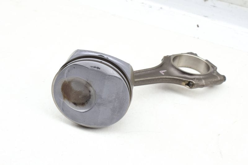 Piston / Connecting Rod 94810305722 — Used (SKU 651465)