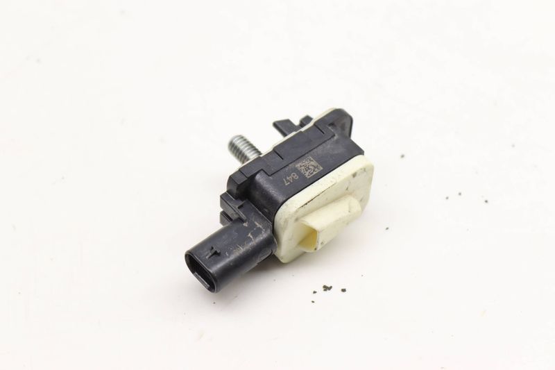 Impact / Crash Sensor 7P0959354 — Used (SKU 578734)