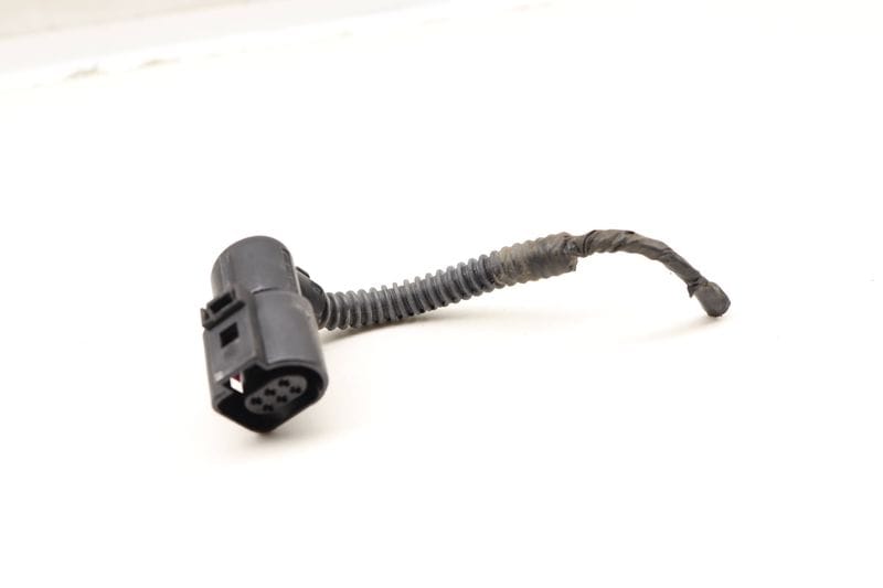 Inner Tail Light Wiring Connector / Pigtail — Used (SKU 604628)