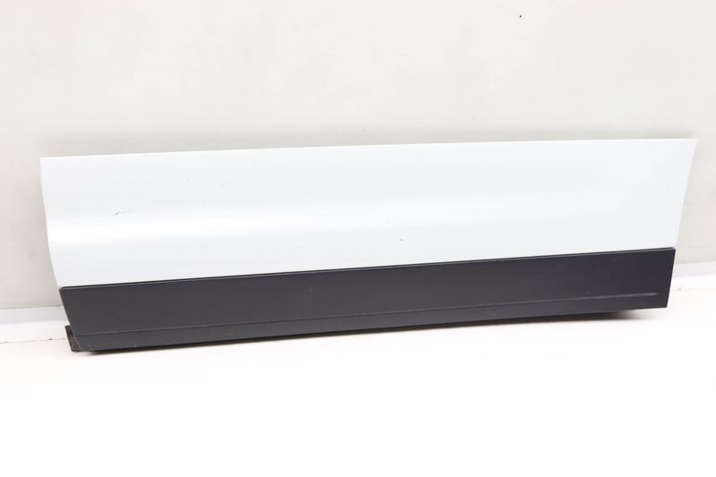 Lower Door Molding / Blade 7P5837787G — Used (SKU 578378)
