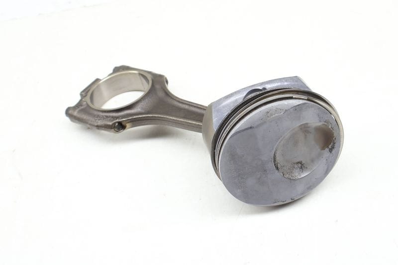 Piston / Connecting Rod 94810305822 — Used (SKU 651467)