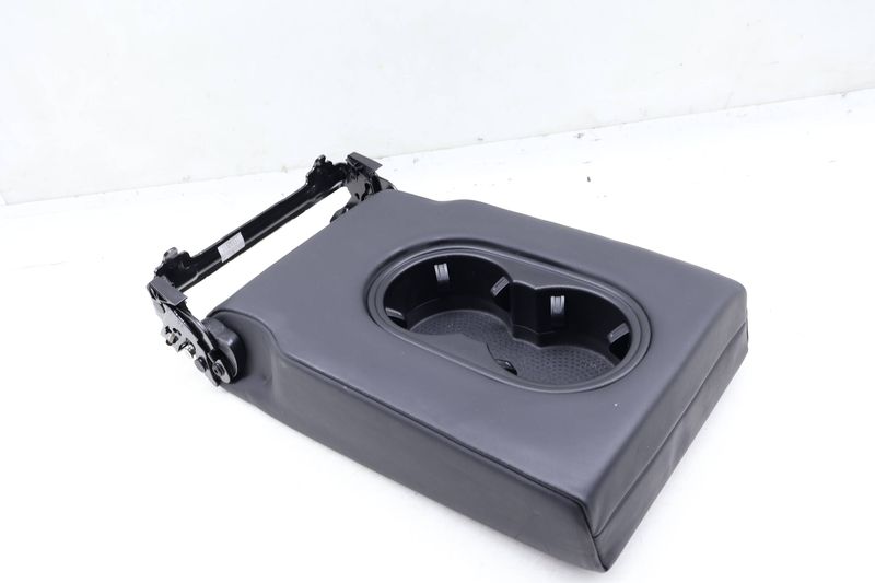 Seat Center Armrest / Cup Holder 7P5885081G — Used (SKU 651201)
