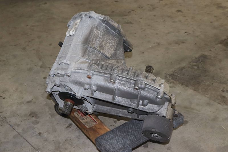 Transfer Case / Box (NDZ) 0BU341011M — Used (SKU 428676)
