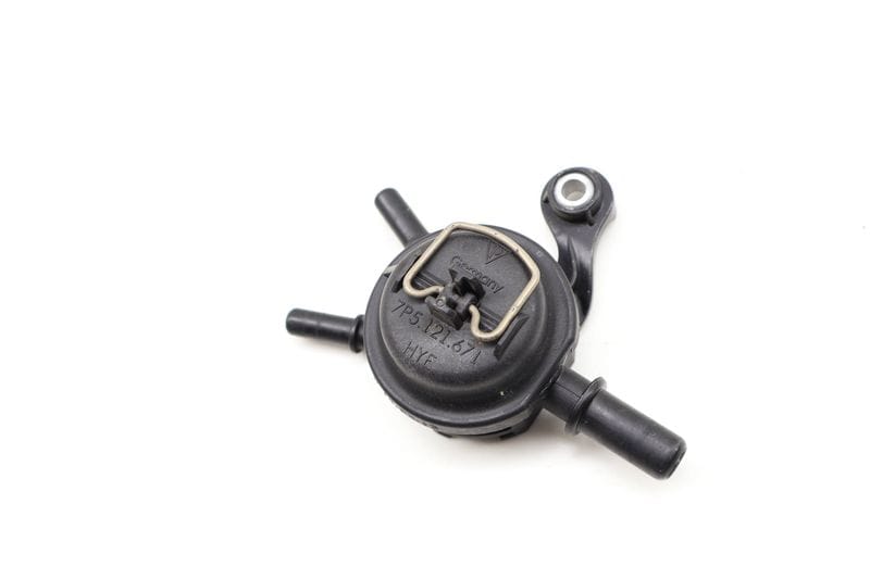 Coolant Bleeder Valve 7P5121671 — Used (SKU 610150)