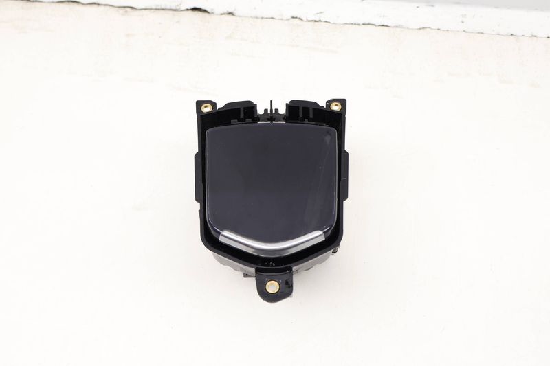 Center Ashtray w/ Cover Trim 97055335100 — Used (SKU 610269)