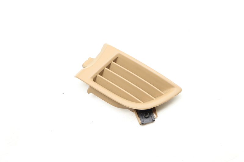 Upper Dash Defrost Trim / Vent 97055245600 — Used (SKU 610175)