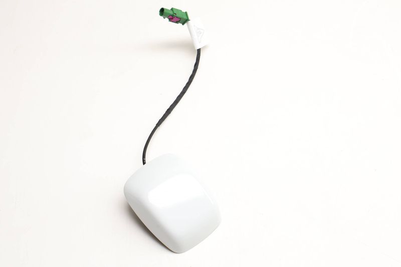 Roof Antenna 7PP035507F — Used (SKU 610210)
