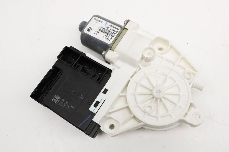 Window Lifter Motor 561959811 — Used (SKU 333612)