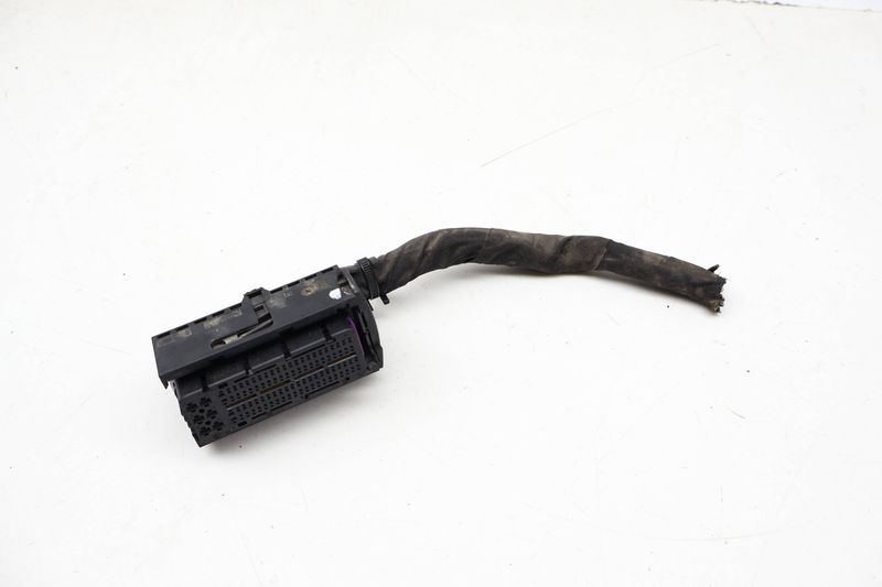 94-PIN ECU Wiring Connector / Pigtail 7L0906385A — Used (SKU 718830)