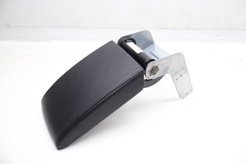 Center Armrest / Arm Rest 5M0864207F — Used (SKU 718618)