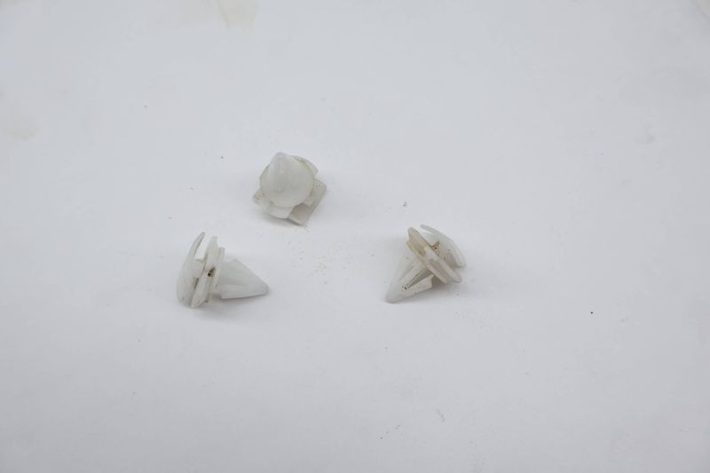 Lower Door Molding Clip Set (3) 3C0853585 — Used (SKU 718877)