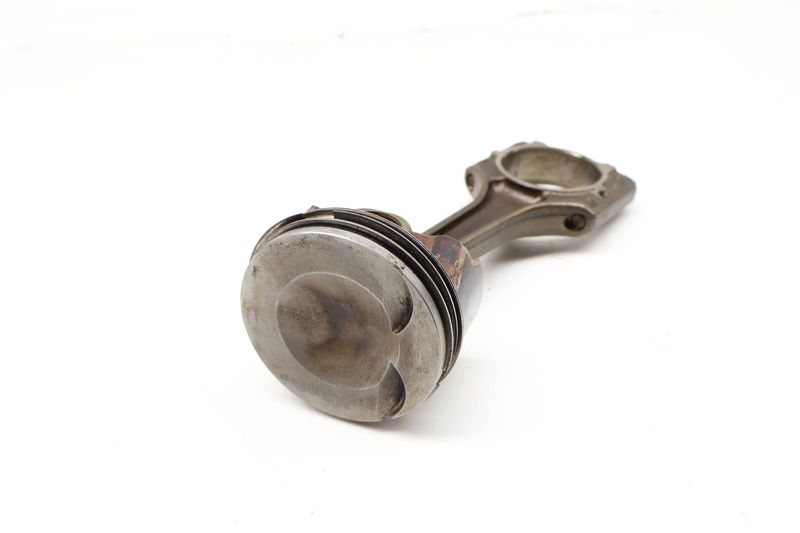 Piston w/ Connecting Rod 06H107065DD — Used (SKU 718772)