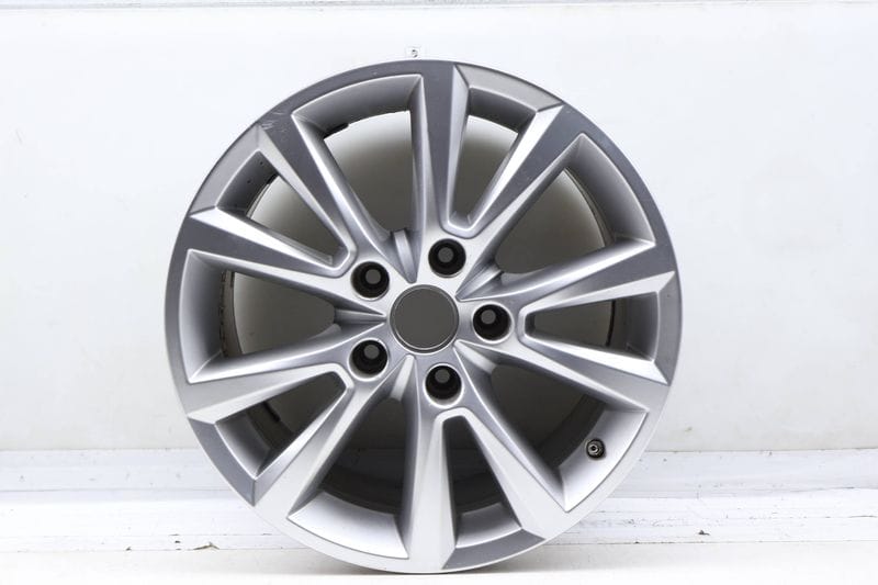 18" Inch Alloy Rim / Wheel (10-SPOKE) 7P6601025C — Used (SKU 737823)