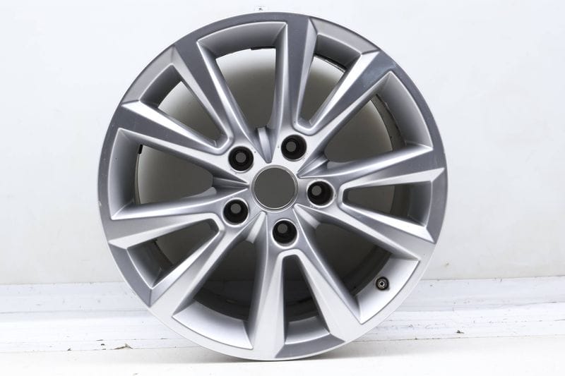 18" Inch Alloy Rim / Wheel (10-SPOKE) 7P6601025C — Used (SKU 737826)