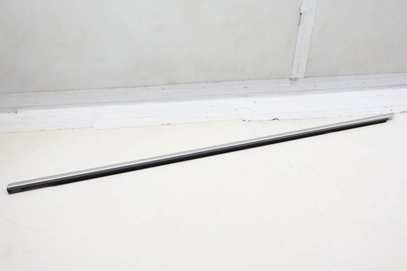 Outer Door Window Belt Molding / Seal 7P0837475G — Used (SKU 737610)