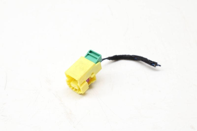 2-PIN Wiring Harness Connector / Pigtail 8K0973323S — Used (SKU 732083)