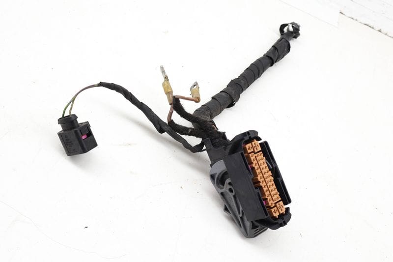 ABS Pump Control Module Wire Connector / Plug 6Q0973038A — Used (SKU 732254)
