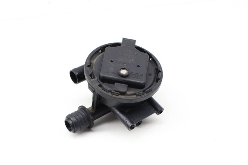 Leak Detection Pump / Pressure Switch 8K0906253E — Used (SKU 732025)