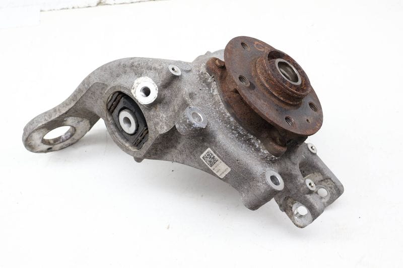 Spindle Knuckle w/ Wheel Bearing 8K0505436AA — Used (SKU 732296)