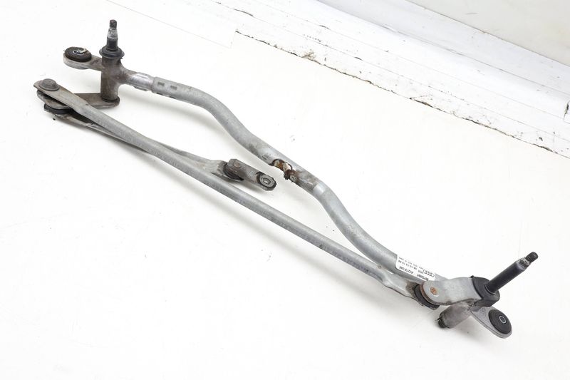 Windshield Wiper Transmission / Bracket 8K1955023D — Used (SKU 732251)