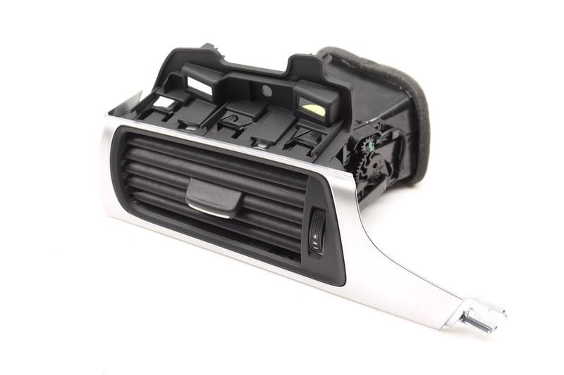 Dash Air Vent w/ Trim 4G1820901C — Used (SKU 260602)