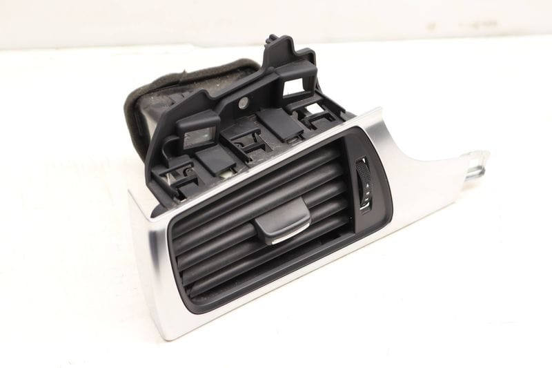Dash Air Vent w/ Trim 4G1820901C — Used (SKU 500766)