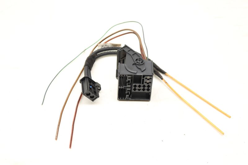 Radio Tuner Amplifier / Amp Wiring Harness Connector Set — Used (SKU 500802)
