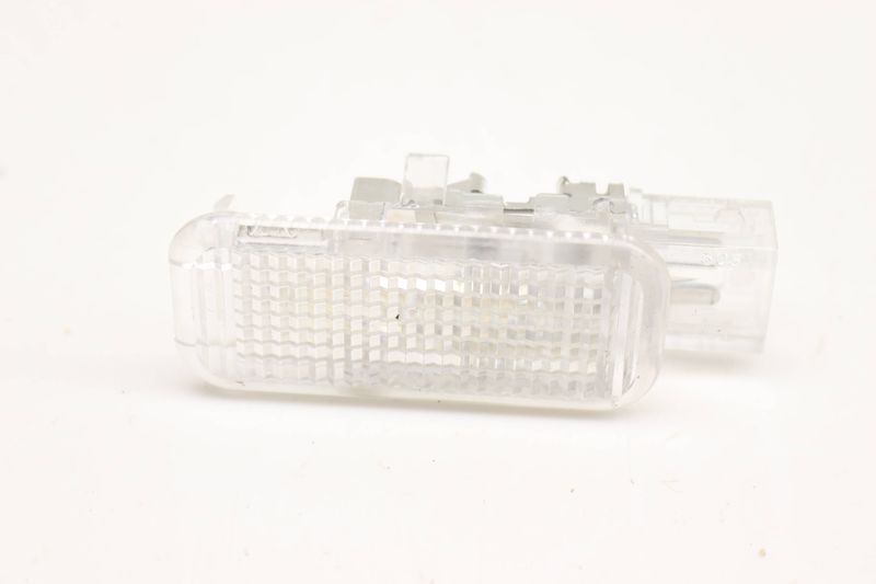 Interior Light 4B0947415 — Used (SKU 577578)