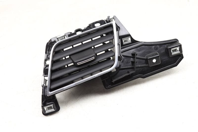 Dash Air Vent 4H1820901A — Used (SKU 544106)