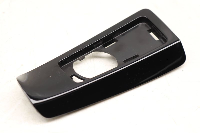 Lower B Pillar Trim 4H0868143 — Used (SKU 540676)