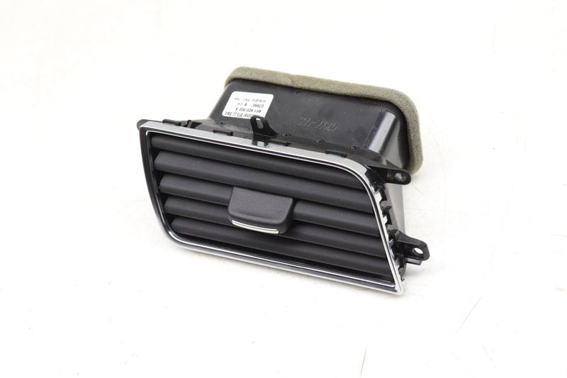 Dash Air Vent 4H1820902A — Used (SKU 544107)