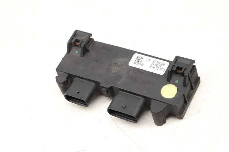 Trunk Control Module 3AA962243 — Used (SKU 540710)
