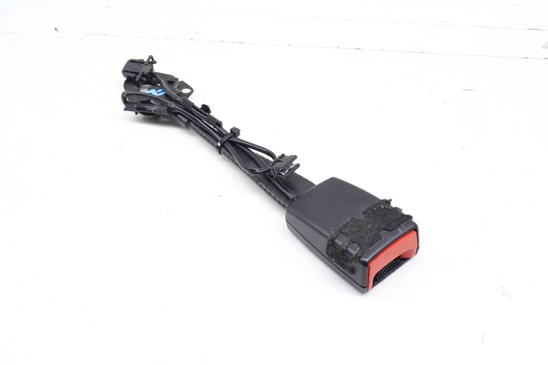 Seat Belt Buckle Receiver 8K0857755G — Used (SKU 693639)