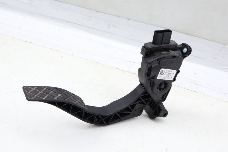 Gas Pedal / Accelerator Module 8K1723523A — Used (SKU 693676)