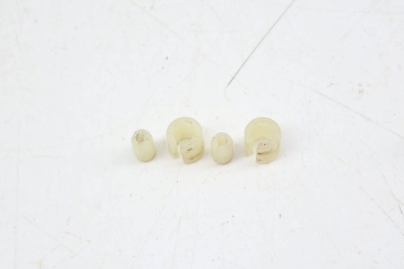Door Window Glass Pin Set 8K0845867 — Used (SKU 693874)
