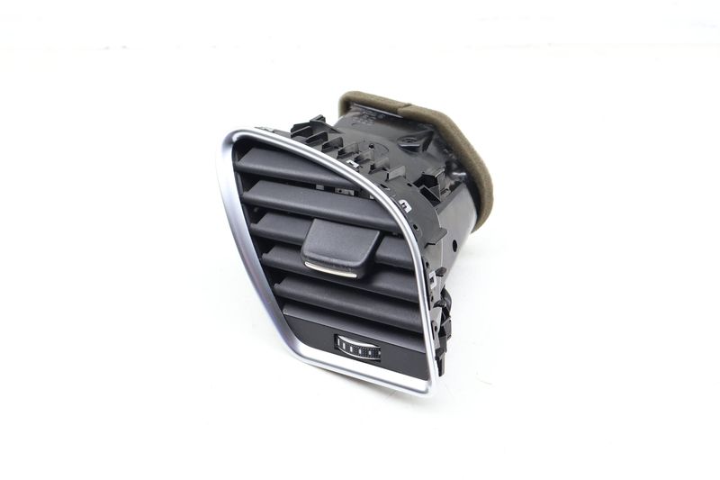 Dash Air Vent 8T1820902G — Used (SKU 693674)