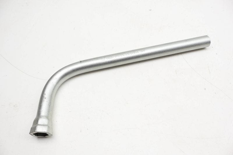 Breaker Bar / Socket / Lug Wrench 8N0012219 — Used (SKU 727459)