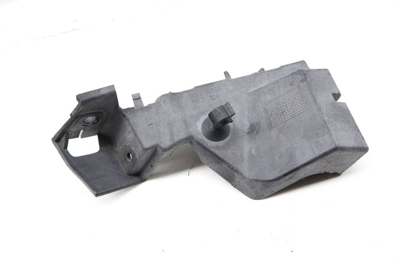 Bumper Guide / Bracket 8R0807283C — Used (SKU 727321)