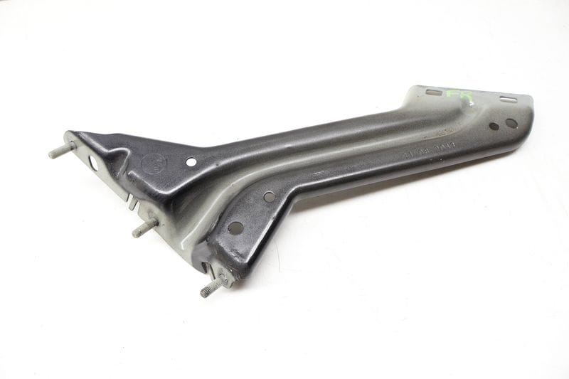 Fender Support Bracket 8R0821136 — Used (SKU 727313)