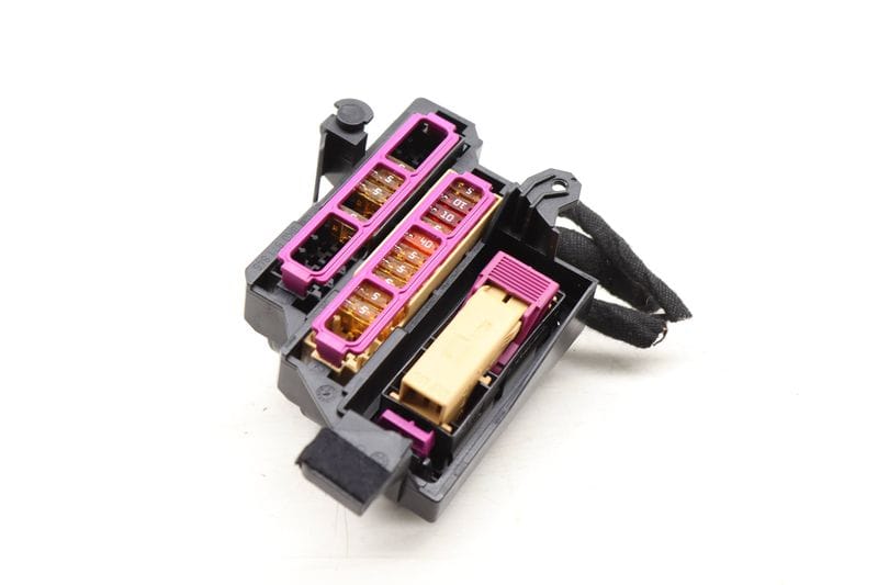 Fuse Box / Holder 8K0971846 — Used (SKU 495336)