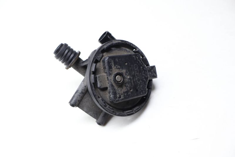 Leak Detection Pump / Pressure Switch 8K0906253E — Used (SKU 727161)