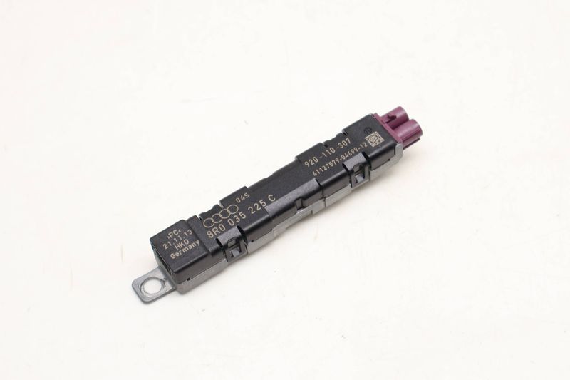 Lower Antenna Booster 8R0035225C — Used (SKU 611103)