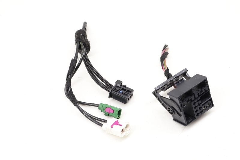 Radio Tuner Amplifier / Amp Wiring Harness Connector Set — Used (SKU 611147)