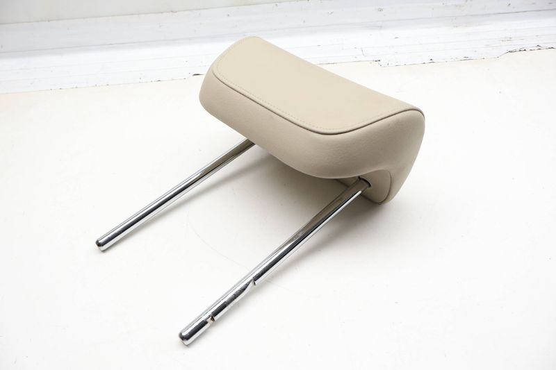 Headrest / Head Rest (CENTER) 8R0885973C — Used (SKU 727467)