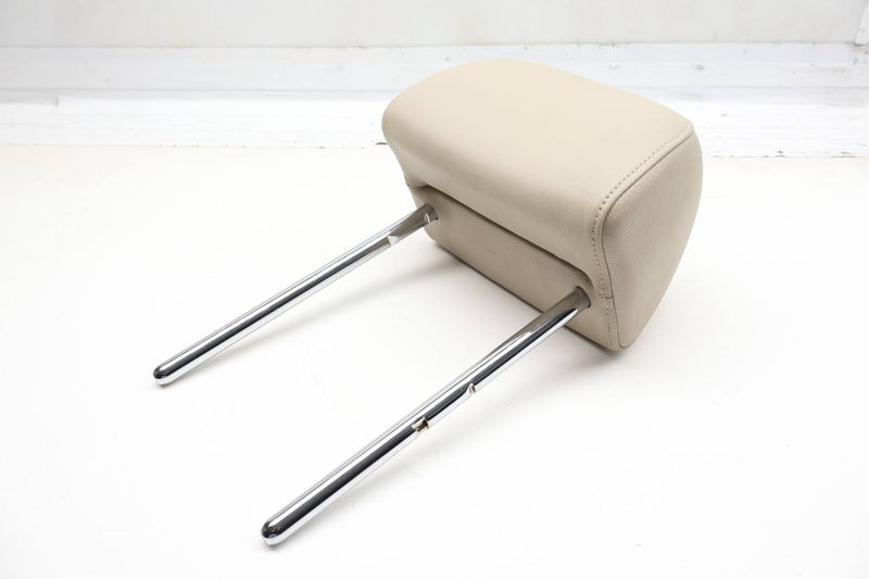 Headrest / Head Rest 8R0885973M — Used (SKU 727466)