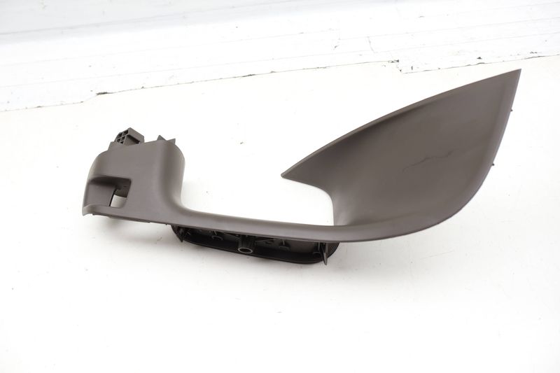 Door Pull Switch Trim 8R0867372 — Used (SKU 727260)