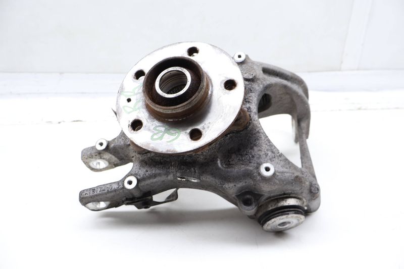 Knuckle w/ Wheel Bearing 8R0505432F — Used (SKU 727395)