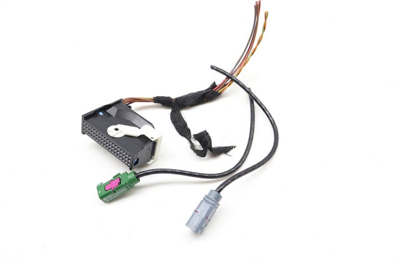 Rear View / Reverse Camera Module Wiring Connector / Pigtail — Used (SKU 727038)