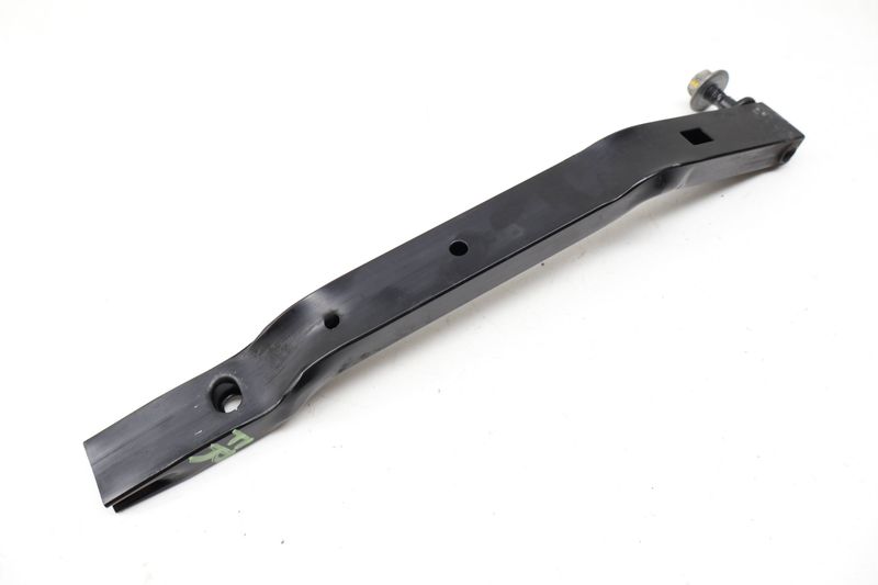 Core Support Mount / Bracket 8R0805528A — Used (SKU 727311)